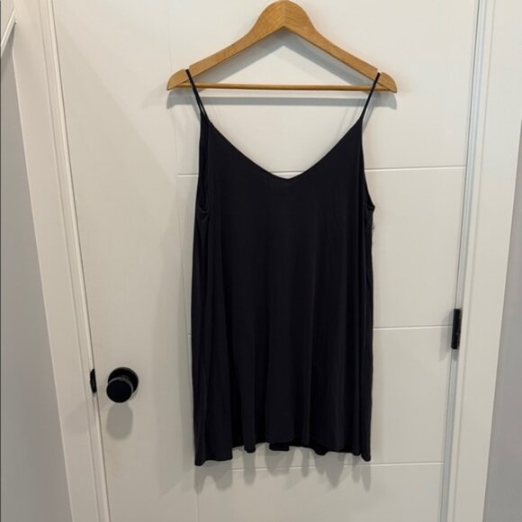 Aritzia Talula Charcoal Sleeveless Top size medium - Picture 1 of 10